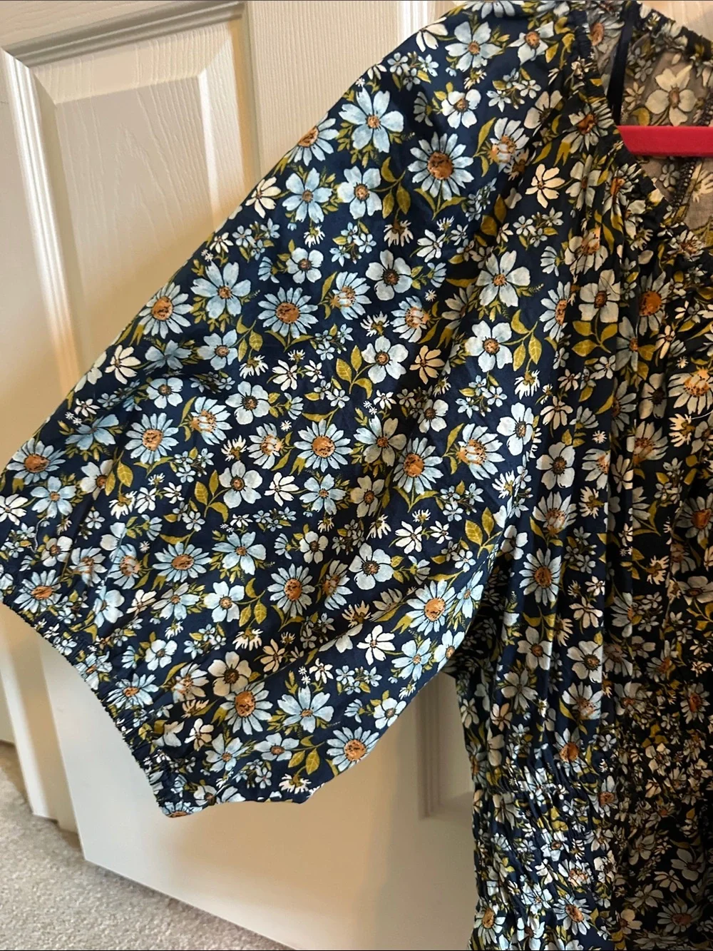 Old Navy Navy Floral Peasant Top with Daisies